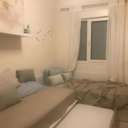 Casa Golondrino アパート エステポナ
